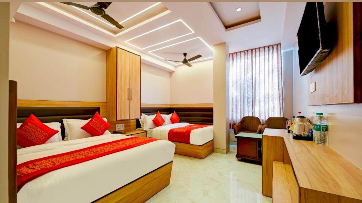 Hotel Express New Delhi Exteriör bild