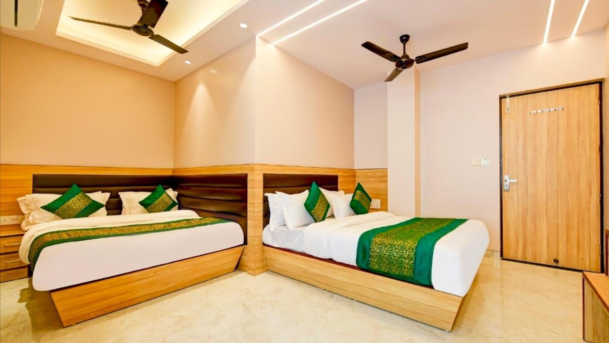 Hotel Express New Delhi Exteriör bild