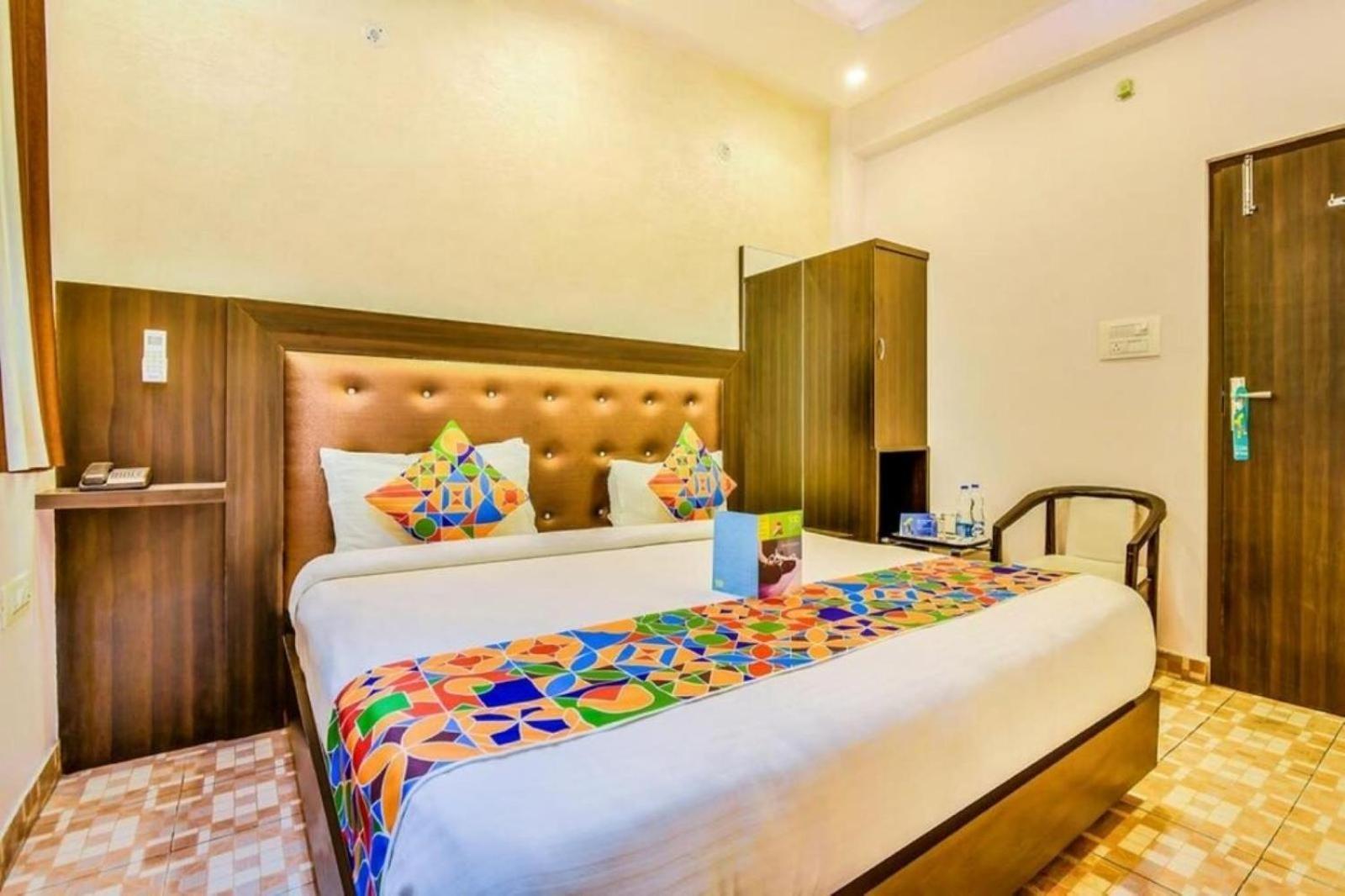 Hotel Express New Delhi Exteriör bild