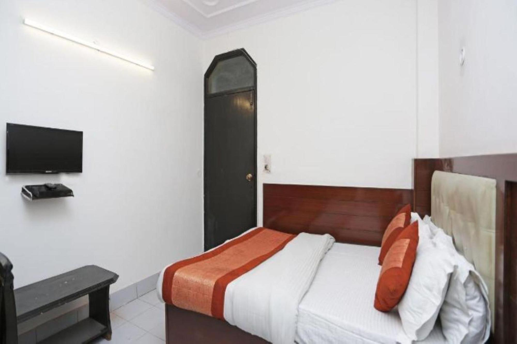 Hotel Express New Delhi Exteriör bild