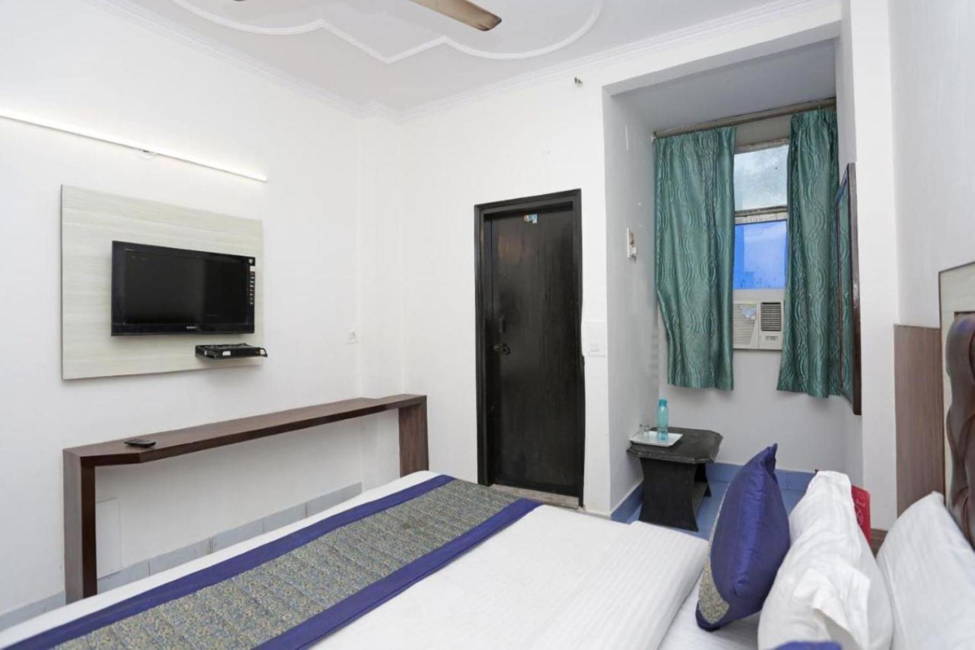 Hotel Express New Delhi Exteriör bild