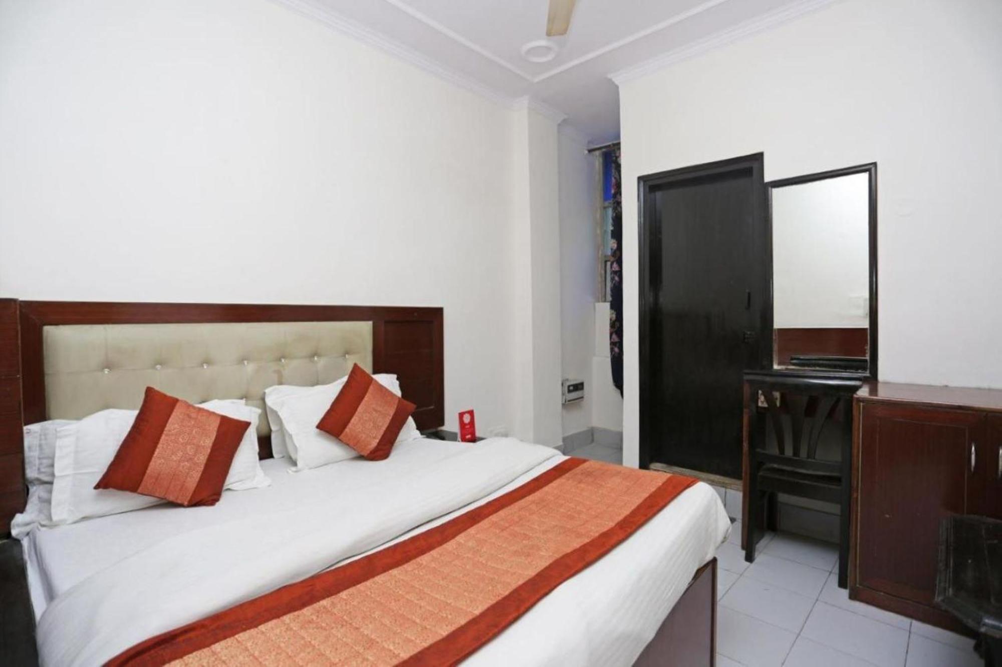 Hotel Express New Delhi Exteriör bild