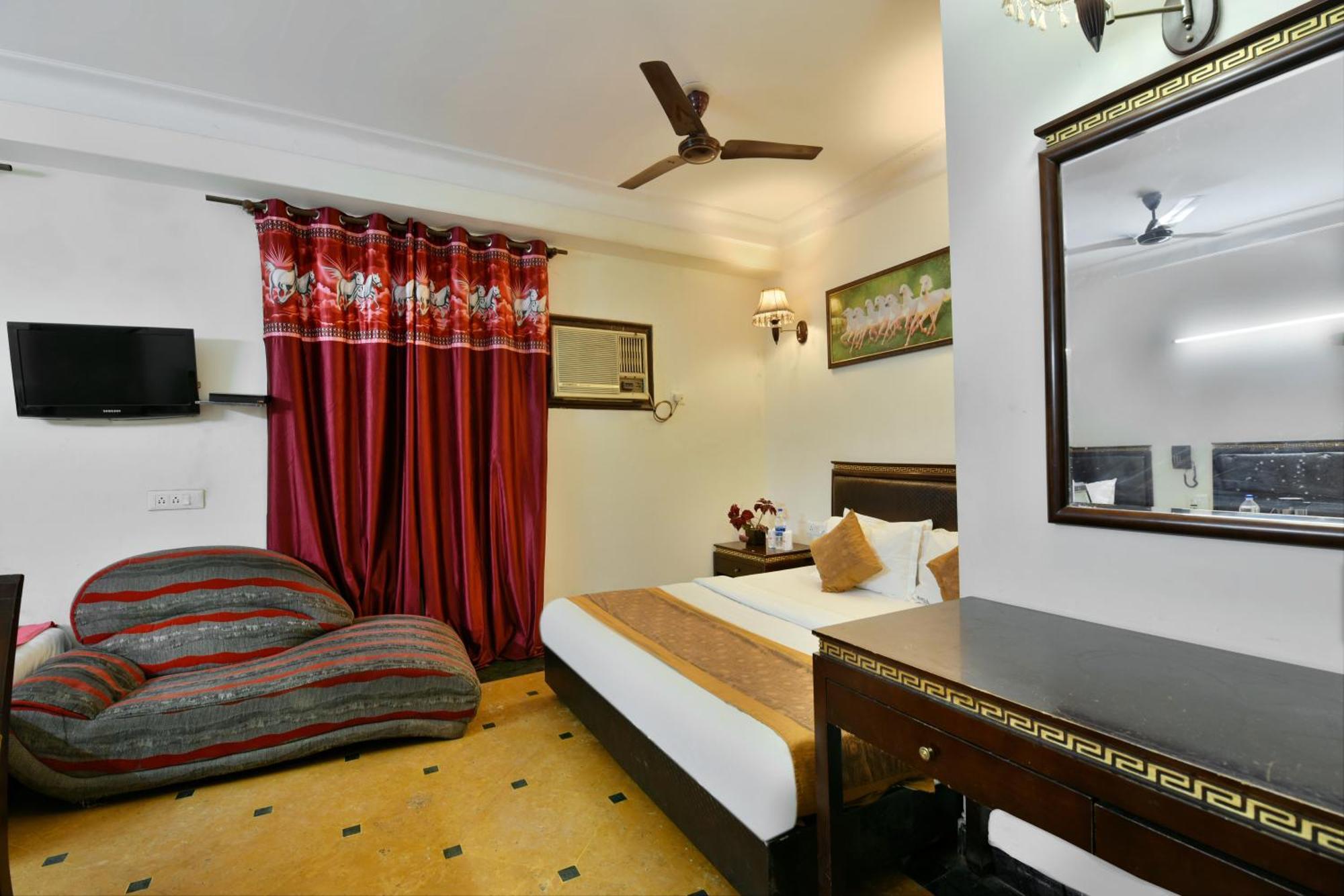 Hotel Express New Delhi Exteriör bild